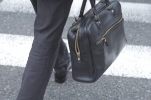 【埼玉県さいたま市の探偵の盗聴器発見調査】鞄からボイスレコーダーが！　自宅や会社も盗聴されている？