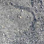 【福岡県行橋市の探偵の嫌がらせ・盗聴器発見調査】庭に残された謎の足跡、誰が何のために？