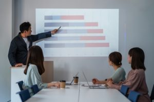 【静岡県浜松市の探偵の盗聴器発見・社員素行調査】会議室内を盗聴し事情通ぶる悪質社員