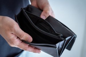 【東京都世田谷区の探偵の素行調査】何にそんなに使ってるの！？　急に金遣いが悪化した夫の行動を探れ