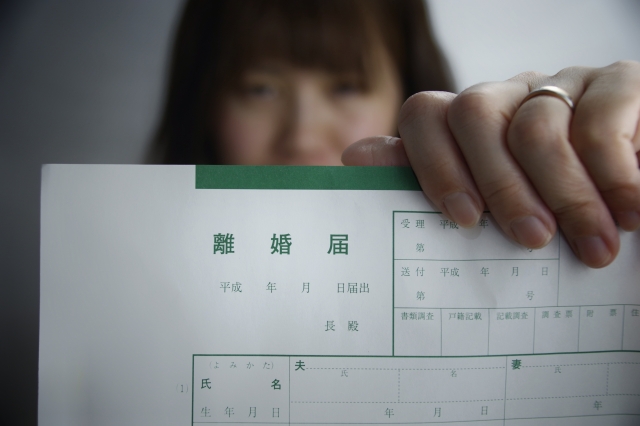 【神奈川県厚木市の探偵の不倫・浮気調査】別れてよかった！　不倫の証拠を見せられても自己正当化を図る夫