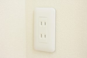 盗聴器が仕掛けられやすい場所はどこ?!見つけた時の対処法