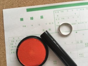 「DVやモラハラが理由では夫と離婚できない?!離婚する方法とは」