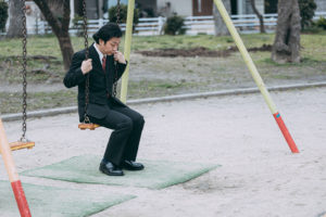 クビにできるの?!サボり癖のある営業マンを解雇する方法