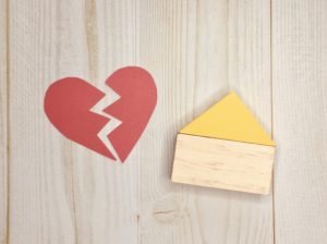 別居中の配偶者が不倫をした時、慰謝料は請求できるの？