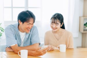 実はコロナ禍で夫婦仲はよくなった？　明治安田生命「いい夫婦の日」アンケートより