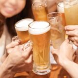 同窓会から不倫・浮気に発展する理由を解説！　パートナーの様子にご注意ください