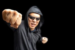 【兵庫・不倫被害者目潰し事件】不倫の現場を自分で押さえるのは危険！　探偵に依頼を！