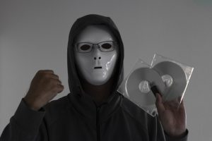 【キンプリ音声データ流出騒動】密室では盗聴に注意！　車の中も安全ではありません