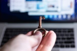 【三重・障害者施設個人情報持ち出し事件】モラルが崩壊した現場では、あらゆるトラブルが起きます！