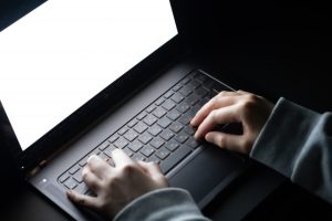 社内不正の半数近くは「情報持ち出し！」　発覚ピークの4～5月は対策強化を！